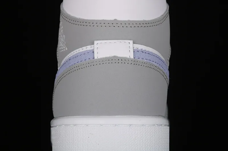 All categories Air Jordan Jordan series basketball shoes Air Jordan 1 Mid Air Jordan 1 Mid AJ1 Joe 1 Zhongbang white gray blue color BQ6472-105